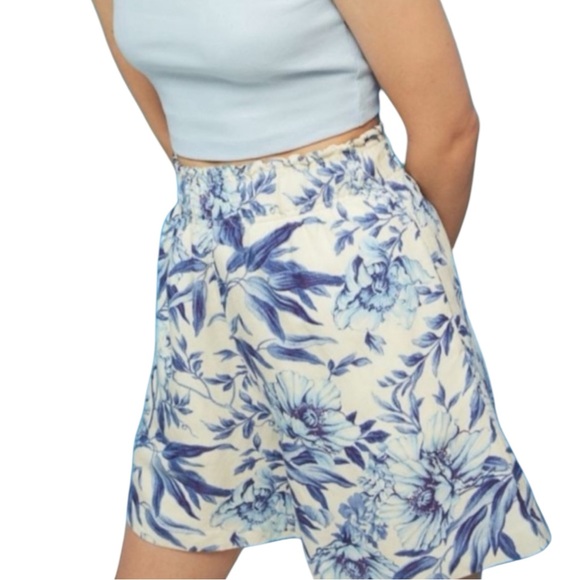 H & M Linen Blend Floral Print in Blue/White Size MED — SO PRETTY!!!! - Picture 2 of 8
